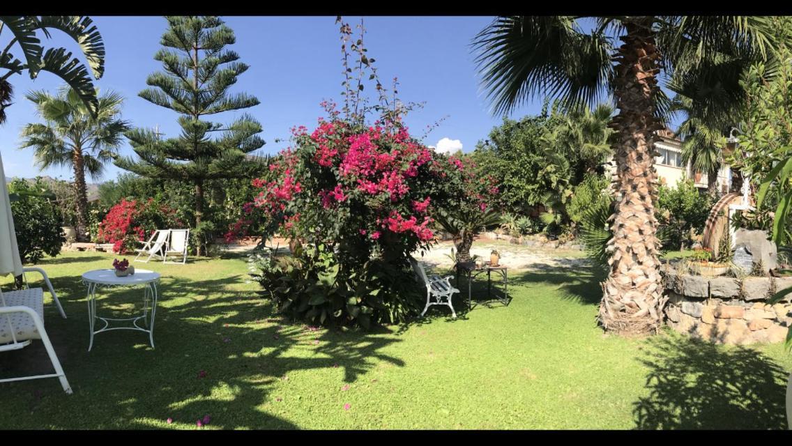 タオルミーナ La Capanna Di Giuseppe E Maria Bed & Breakfast エクステリア 写真